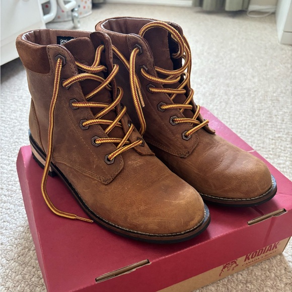 Canadian Kodiak Women’s Waterproof Boots, Size 9 - Picture 1 of 8